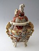 Satsuma Koro, 
Japan, 19. 
Jahrhundert 
Porzellan - 
polycrome 
Dekoration mit 
Gold.
&nbsp;Handgemahlt 
...