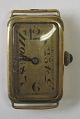Damenuhr in 
vergoldet 
Uhrenkasse, 
1922. Deco 
Form. In werk 
gestempelt. 3 x 
1,6 cm. 
Emailliertes 
...