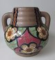 Deutsch 
Art-Deco-Vase 
mit zwei 
Henkeln, ca. 
1930. Keramik. 
Braun mit 
polychrome ...