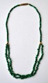 Malachit-
Halskette. 20. 
Jahrhundert. L: 
45 cm.