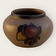 Bornholmer 
Keramik, 
Hjorth, braunes 
Steinzeug, 
Vase, Nr. 67, 
mit 
Fruchtmotiv, 8 
cm Durchmesser, 
...