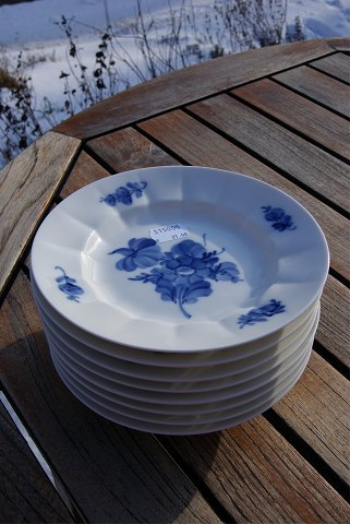 Bestellnummer: po-Kantet stor kage 8518.SOLD