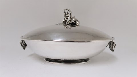 Georg Jensen
Sterling (925)
Oval vegetable dish and cover
Design 408B