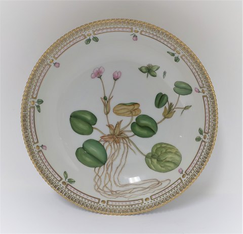 Royal Copenhagen. Flora Danica. Round bowl . Diameter 25 cm. Model # 3505 (1 
quality). Hydrocharis Morsus-ranae L