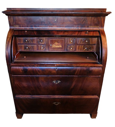 Chatol aus Mahagoni mit vier Schubladen und Intarsien, datiert auf die 1820er Jahre.