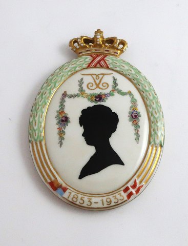 Royal Copenhagen. Silhouette platte. Prinsesse Thyra. Hertuginde af Cumberland & 
Brunswick. 1933. Højde 12,6 cm. (1 sortering)