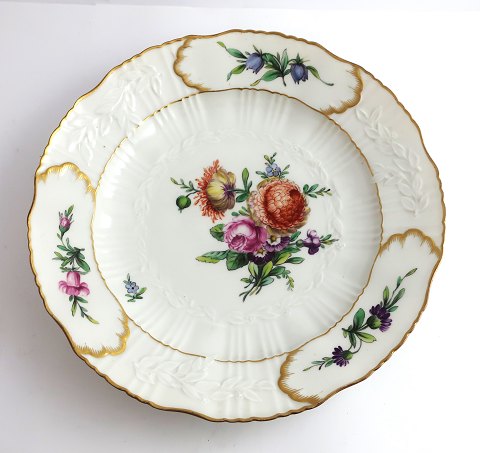 Königliches Kopenhagen. Sächsischer Blumen Menüeteller. Luxusausgabe. 
Durchmesser 23 cm. Modell 1355. (1 Wahl)