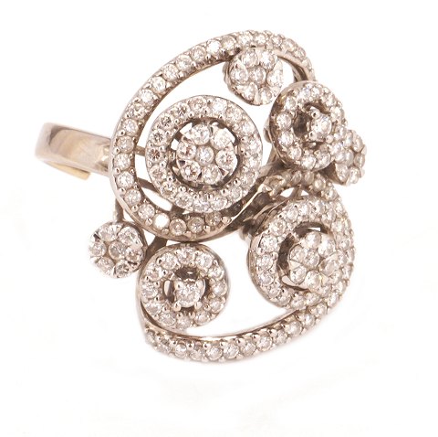 18kt white goldring with diamonds circa 1,4ct. 
Ringsize: 57