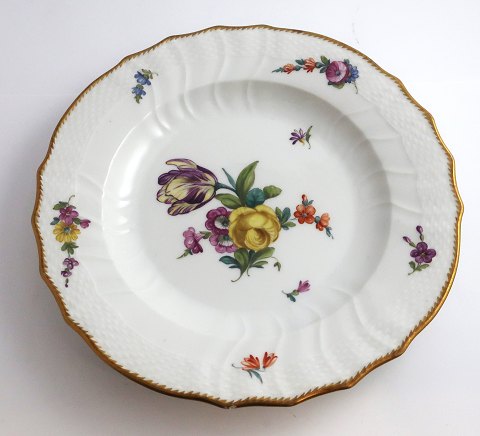 Royal Copenhagen. Sächsische Blume. Essteller. Modell # 1621. Durchmesser 25 cm. 
Hergestellt vor 1923.