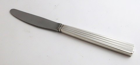 Georg Jensen. Bernadotte. Sterling (925). Menüe Messer. Länge 21,6 cm.