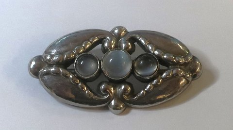 Georg Jensen. Brosche aus Sterlingsilber mit Mondstein. (925). Modell 156. Länge 
4,5 cm.