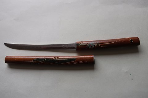 Ein altes Papiermesser/Papieröffner mit Griff aus Holz gemacht
Das Papiermesser/Papieröffner funktioniert sehr gut
L: 21cm
In gutem Zustand