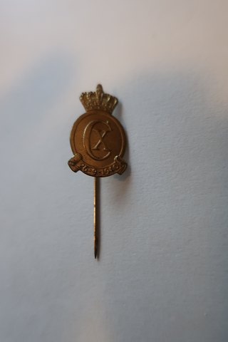 For the collector:Old lapel (for the king)Made in metal vith the letters CXMade with a model drawed from Poul Søbye, Denmark (1889-1965)Dated: 26.9.1940L: 4cmIn a very good condition
