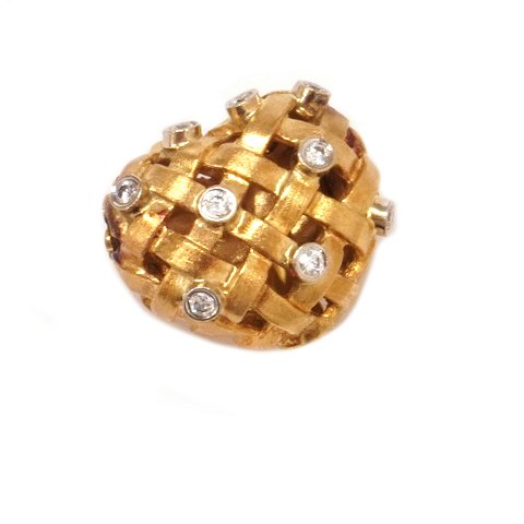 Ole Lynggaard flettet hjertelås i 14kt guld med ni 
brillanter. Mål: 14x16mm