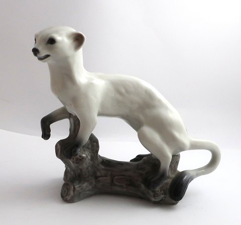 Lyngby Porzellan. Porzellanfigur. Hermelin. Modell 9. Länge 20 cm. (1. Wahl)
