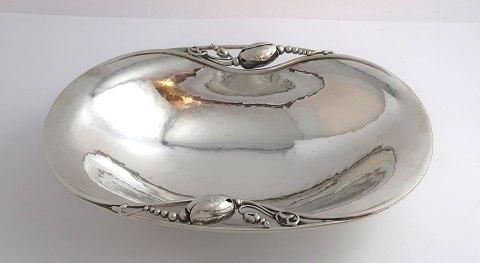 Georg Jensen. Ovale Silberschale (925). Magnolie 2A. Entwurf: Georg Jensen. 
Länge 19,6 cm. Breite 14cm.