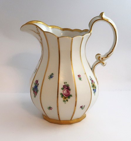 Königliches Kopenhagen. Henriette. Wasserkrug. Modell 444-8526. Höhe 19 cm. (1 
Wahl).