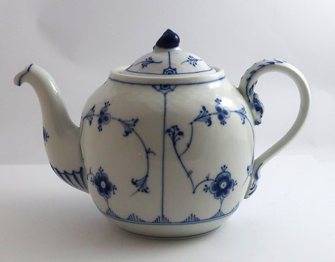 Bing & Gröndahl. Blue painted. Teapot. Model 656. Height 13 cm. (1 quality)