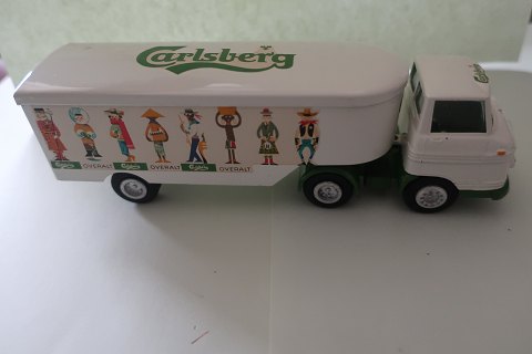 Für Sammler:
Tekno 
Volvo Carlsberg Sættebil 
NO. 458
Carlsberg overalt - The glorious beer of Copenhagen
Es ist möglich die Türen hinten zu öffnen
Mit originaler Verpackung
In gutem Zustand das Auto, Die Verpackung in gutem Zustand aber benützt