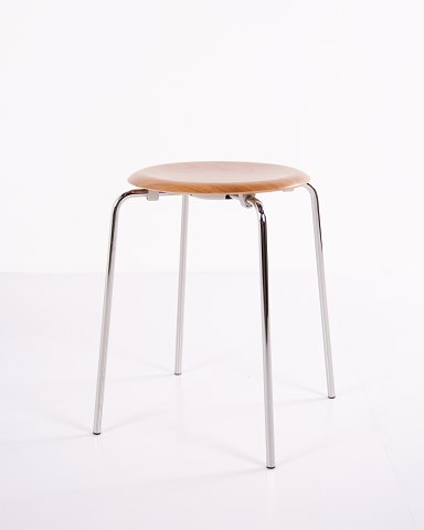 Dot Hocker – Arne Jacobsen – Nussbaumfurnier & Chrom