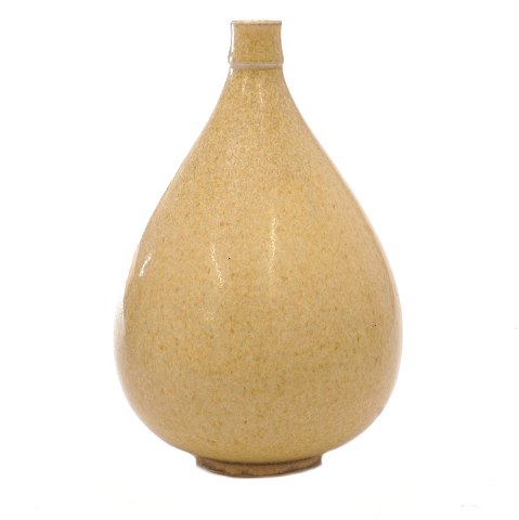 Saxbo Steinzeugvase mit hellgelber Glasur signiert Saxbo. H: 20cm