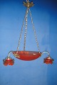 Lamp, 
Hängelampe mit 
Lampenschirme 
aus Glas, 
schöne Farbe, 
mit 
Messingkette. 
Höhe 72cm. 
Breite ...
