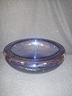 Holmegaard 
Glasschale in 
blauem Glas.
 Durchmesser 
36 cm Höhe: 12 
cm.
 Preis Dkr. 
550, -