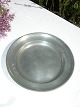2 Englischer 
Zinn Platten - 
siehe Stempel. 
Durchmesser 
25,2 cm
