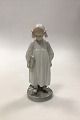 Royal Copenhagen Figur Pige med Bog No 922. Måler 17 cm (6 11/16 in) og er i god stand. Designed ...