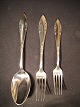 Shared Lily 
(P.c.L. Frigast 
Kopenhagen)
Esslöffel 
Länge: 21,5 cm.
Dinner Fork 
Länge: 20 ...