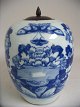 Grosse 
Chinesische 
Bojan 
aus Porzellan, 
19. Jh. In Blau 
dekoriert mit 
Wasserpflanzen 
und ...