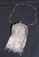Kleine Dame 
Silber 
Handtasche, o. 
1900 mit Kette 
Griffe, 
Schloss, 
gestrickte 
Tasche und ...