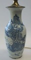 Chinesische 
Vase, 19 .. 
Jahrhundert. 
Blau 
Traditionelle 
Porzellan. 
Dekoriert mit 
Berglandschaft. 
...