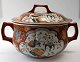 Gro&szlig;e 
japanische 
Deckel Terrine, 
imari, 19. 
Jahrhundert. 
Polychrome 
Dekoration in 
Form von ...