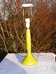 Gelbe 
Tischlampe aus 
Kastrup 
Glashütte. 60er 
Jahre. 
Opalglas. Höhe 
40 cm. ohne 
Schirmen. ...