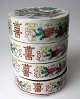 Chinesisches 
Porzellan 
Nahrungsmittelbeh&auml;lter, 
famille vert, 4 
Teilt, 19. 
Jahrhundert. 
...