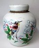 Chinesische 
Deckelvase o. 
1900 Porzellan 
mit Polychrom 
dekoration von 
Vogel auf einem 
Zweig mit ...