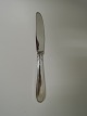 Elite. Silber 
(830). 
Mittagessen 
Messer. Länge 
19 cm.