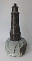 Granitskulptur 
in Form eines 
Leuchtturms auf 
einem Felsen, 
aus dem 19. 
Jahrhundert. 
Leuchtturm ...