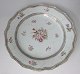 Cheese indische 
Platte, aus dem 
18. 
Jahrhundert. 
Chinese famille 
rose Platte. 
Mit Blumen 
bematl. ...