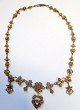 Antike 
Halskette mit 
zahlreichen 
Rubinen, 
Ceylon, 19. 
Jahrhundert. 
Vergoldetes 
Silber. Mit 68 
...