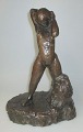 Unbekannter 
Künstler (19. 
Jh.): Eine 
nackte Frau 
arrangiert ihr 
Haar. Skulptur. 
Bronze. ...