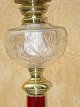 Öllampe, 
Tisch-Lampe aus 
Messing mit 
Glas-Behälter, 
alten weissen 
opalkuppel. 
Glasschirm von 
...