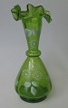Böhmish Vase in 
grünem Glas mit 
weißer Emaille 
Dekorationen, 
19. 
Jahrhundert. 
H:. 15 cm.