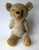 Alter Teddybär, 
Plüsch, 20. 
Jahrhundert H: 
22,5 cm.