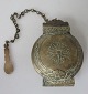 Indian Bronze 
Behälter für 
Kalk, 19. 
Jahrhundert. 
Für Betelkauen. 
Container 
dekoriert mit 
Laub. ...