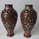 Paar alten 
chinesischen 
Cloissonne 
Vasen, 19. 
Jahrhundert. 
Polychrome 
Dekoration mit 
zB Ho ...