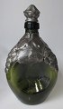 Grüne Flasche 
mit Zinn 
Montage, 1920 - 
1930, Dänemark. 
Höhe:. 23 cm.
Einwandfreiem 
Zustand!