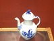 Royal 
Copenhagen, 
Geflochtene 
blaue Blume, 
Kaffeekanne # 
10/8189, 26cm 
hoch, 1. 2. 3. 
Sortierung ...