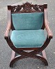 Kurul-Stuhl in 
Mahagoni, 
19/20. Mit 
einem 
R&uuml;ckenteil 
in Form einer 
Maske. H: 101 
cm. B. 65 ...